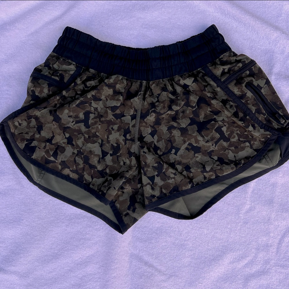 Lululemon Tracker short size 6